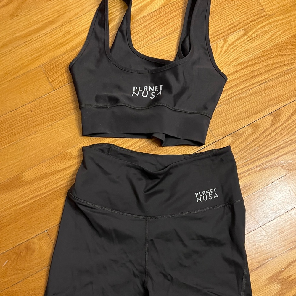 planet nusa sports bra and biker short set never worn